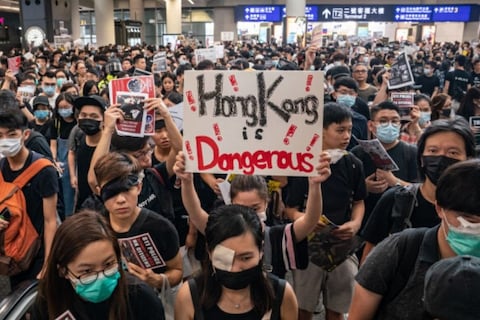 हांगकांग में आज से चीन का नया सुरक्षा कानून लागू हो रहा है. माना जा रहा है इसके बाद यहां के लोगों की अनूठी आजादी खत्म हो जाएगी