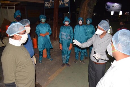 सीएमएचओ डाॅ मनीष मिश्रा ने बड़ा खुलासा करते हुए ये बताया है कि चांदनी चौक में फैले कोरोना का कारण शायदा बेगम नहीं बल्कि बाहरी राज्य से आया कोई व्यक्ति है.