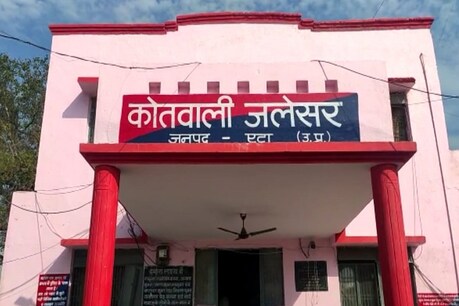 Lockdown: एटा में युवक ने पत्नी को पीटा, केरोसिन तेल डाल सिगरेट से लगा दी आग Lockdown: एटा में युवक ने पत्नी को पीटा, केरोसिन तेल डाल सिगरेट से लगा दी आग