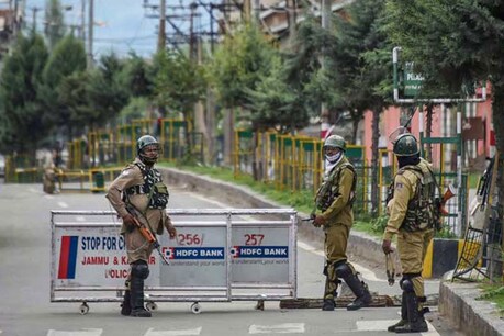 जम्मू-कश्मीर में मुठभेड़ में मारे गए किशोर का शव अलग स्थान पर दफनाया, लॉकडाउन था कारण जम्मू-कश्मीर में मुठभेड़ में मारे गए किशोर का शव अलग स्थान पर दफनाया, लॉकडाउन था कारण