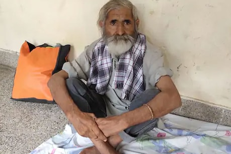 3 साल से भटक रहा था 70 साल का बुजुर्ग, लॉकडाउन में लौटी याददाश्त और मिल गया परिवार 3 साल से भटक रहा था 70 साल का बुजुर्ग, लॉकडाउन में लौटी याददाश्त और मिल गया परिवार