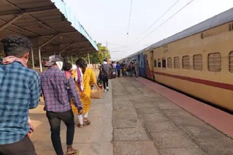 कर्नाटक सरकार प्रवासी मजदूरों के लिए दोबारा शुरू करेगी विशेष ट्रेन, विरोध के बाद बदला फैसला कर्नाटक सरकार प्रवासी मजदूरों के लिए दोबारा शुरू करेगी विशेष ट्रेन, विरोध के बाद बदला फैसला