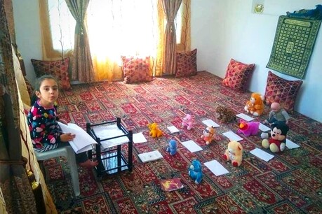 लॉकडाउन: प्यारी छोटी सी 'टीचर' की टेडी स्टूडेंट्स की क्लास देख आपको बचपन की याद आ जाएगी लॉकडाउन: प्यारी छोटी सी 'टीचर' की टेडी स्टूडेंट्स की क्लास देख आपको बचपन की याद आ जाएगी