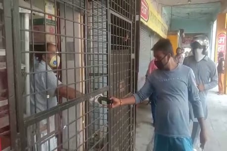 आबकारी विभाग का ऐलान- UP में एक व्यक्ति सिर्फ खरीद सकता है डेढ़ लीटर शराब आबकारी विभाग का ऐलान- UP में एक व्यक्ति सिर्फ खरीद सकता है डेढ़ लीटर शराब