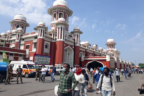Lockdown: 33 ट्रेनों से 8398 श्रमिक पहुंचे लखनऊ, UPSRTC की 245 बसों से भेजे गए घर Lockdown: 33 ट्रेनों से 8398 श्रमिक पहुंचे लखनऊ, UPSRTC की 245 बसों से भेजे गए घर