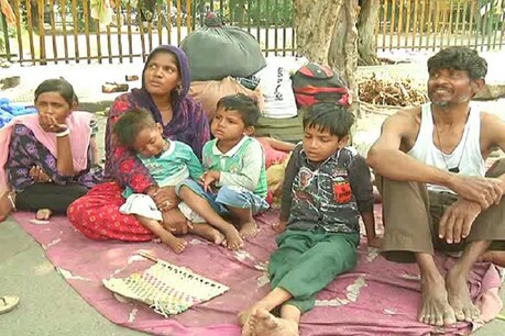 मेरठ Lockdown में फंसे मजदूर परिवार की राजस्थान सरकार से गुहार- हमें वापस बुला लो मेरठ Lockdown में फंसे मजदूर परिवार की राजस्थान सरकार से गुहार- हमें वापस बुला लो