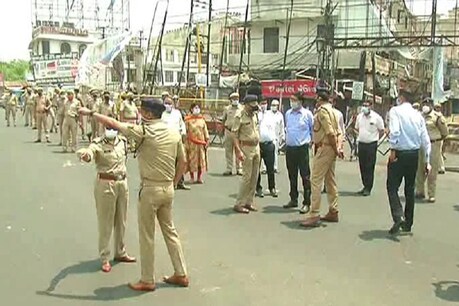 मेरठ में कोरोना के बढ़ते ग्राफ को रोकने में जुटी सीएम योगी की स्पेशल टीम, सख्ती शुरू मेरठ में कोरोना के बढ़ते ग्राफ को रोकने में जुटी सीएम योगी की स्पेशल टीम, सख्ती शुरू