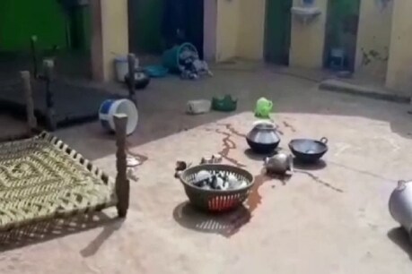 नूंह: सरकारी स्कूल में राशन के लिए भिड़ गए दो परिवार, 3 बच्चों के पिता की मौत नूंह: सरकारी स्कूल में राशन के लिए भिड़ गए दो परिवार, 3 बच्चों के पिता की मौत