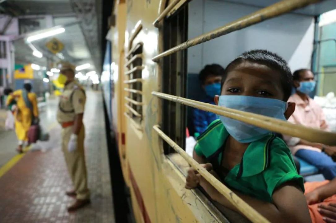 corona virus update, covid 19 update, lockdown update, migrant workers killed, rail accident, कोरोना वायरस अपडेट, कोविड 19 अपडेट, लॉकडाउन अपडेट, मज़दूरों की मौत, औरंगाबाद रेल हादसा