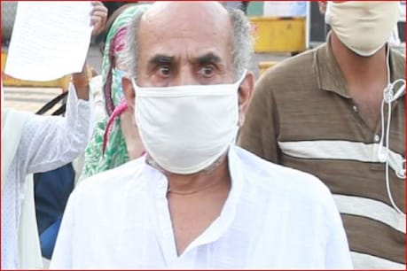 COVID-19 Update: इंदौर में 81 साल के बुजुर्ग ने दी Corona को मात, इलाज के बाद घर लौटे COVID-19 Update: इंदौर में 81 साल के बुजुर्ग ने दी Corona को मात, इलाज के बाद घर लौटे