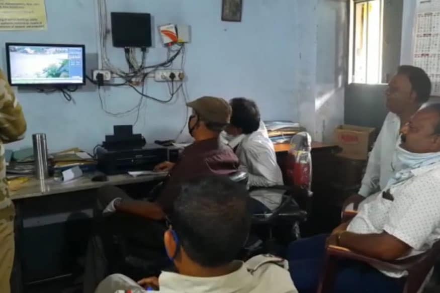 बकरे की तलाश में सीसीटीवी फुटेज खंगालती निरसा पुलिस