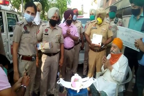 Lockdown: PCR की गाड़ियां सायरन बजाती पहुंची 81 वर्षीय बुजुर्ग का जन्मदिन मनाने, आंखों से छलके आंसू Lockdown: PCR की गाड़ियां सायरन बजाती पहुंची 81 वर्षीय बुजुर्ग का जन्मदिन मनाने, आंखों से छलके आंसू