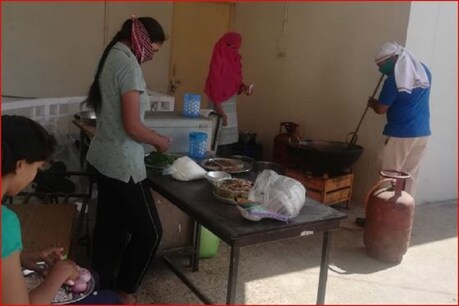 झाबुआ: साथी पुलिसकर्मियों के लिए ड्यूटी के साथ संभाली किचन की कमान, रोजाना बना रहीं खाना और नाश्ता