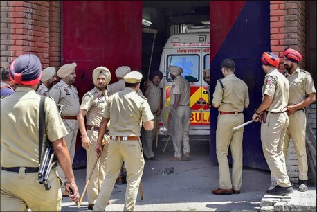 पंजाब: सामने आए कोरोना वायरस संक्रमण के 105 नए मामले, राज्य में कुल मामले हुए 585 पंजाब: सामने आए कोरोना वायरस संक्रमण के 105 नए मामले, राज्य में कुल मामले हुए 585