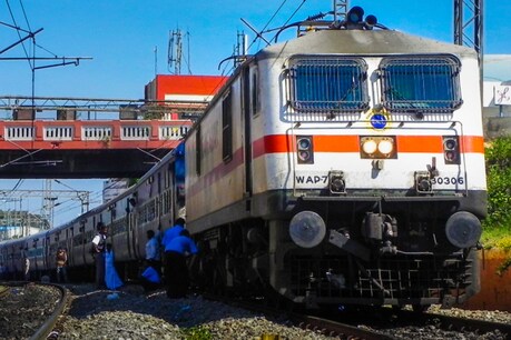 प्रवासी मजदूरों के लिए अब रोजाना 100 श्रमिक स्‍पेशल ट्रेनें चलाएगा रेलवे
