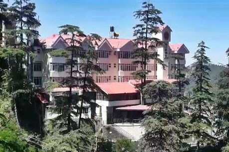 COVID-19: रेड ज़ोन से शिमला आने वाले VIP लोगों के लिए प्रशासन की ‘VIP व्यवस्था’ COVID-19: रेड ज़ोन से शिमला आने वाले VIP लोगों के लिए प्रशासन की ‘VIP व्यवस्था’