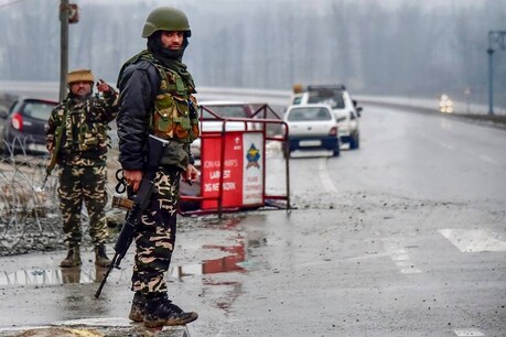 जम्मू-कश्मीर में फिर पुलवामा हमले जैसी साजिश, सेना ने वक्त रहते डिफ्यूज की कार में लगी IED, ड्राइवर फरार