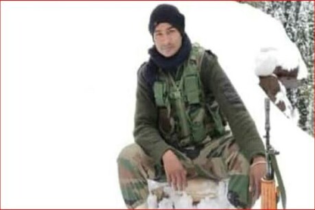 PAK की गोलाबारी में पिथौरागढ़ के दो जवान शहीद, परिजनों का रो-रोकर बुरा हाल PAK की गोलाबारी में पिथौरागढ़ के दो जवान शहीद, परिजनों का रो-रोकर बुरा हाल