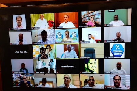 विपक्ष की बैठक में सोनिया गांधी बोलीं- PM का आर्थिक पैकेज देश के साथ क्रूर मजाक विपक्ष की बैठक में सोनिया गांधी बोलीं- PM का आर्थिक पैकेज देश के साथ क्रूर मजाक