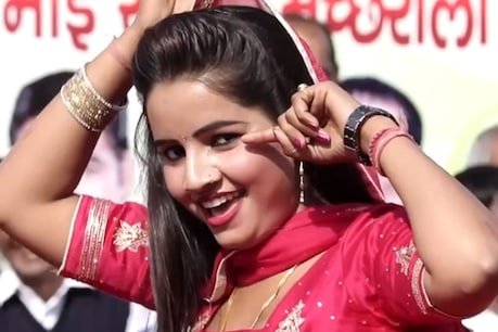 सुनीता बेबी के डांस पर फिदा हुई भीड़, जान जाटनी पर ठुमके लगाकर किया लोगों  को दीवाना | Sunita Baby Sexy Dance Video on Haryanvi Song jaat jatni video  viral ss