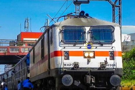 यात्रीगण ध्यान दें, फोन में बिना इस ऐप के ट्रेन में नहीं कर पाएंगे सफर, स्टेशन पर होगी चेकिंग!