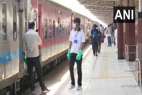 Lockdown: दिल्ली में यहां से नहीं जाएगी कोई भी बस और ट्रेन, मजदूरों को दी न आने की सलाह Lockdown: दिल्ली में यहां से नहीं जाएगी कोई भी बस और ट्रेन, मजदूरों को दी न आने की सलाह