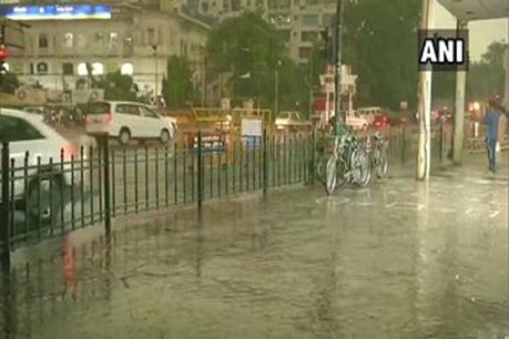 Weather Alert: लखनऊ समेत कई जिलों में तूफान की चेतावनी, तेज आंधी के साथ होगी बारिश Weather Alert: लखनऊ समेत कई जिलों में तूफान की चेतावनी, तेज आंधी के साथ होगी बारिश