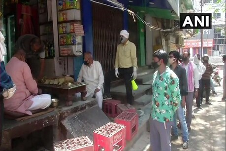लॉकडाउन के तीसरी बार विस्तार के बाद यहां पान के बिक्री की छूट मिली है. (फोटो साभार: ANI)