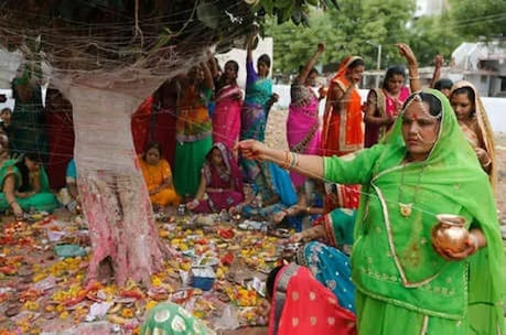 Vat Savitri Vrat 2020: 22 मई को है वट सावित्री व्रत, जानें पूजा का शुभ मुहूर्त और विधि Vat Savitri Vrat 2020: 22 मई को है वट सावित्री व्रत, जानें पूजा का शुभ मुहूर्त और विधि