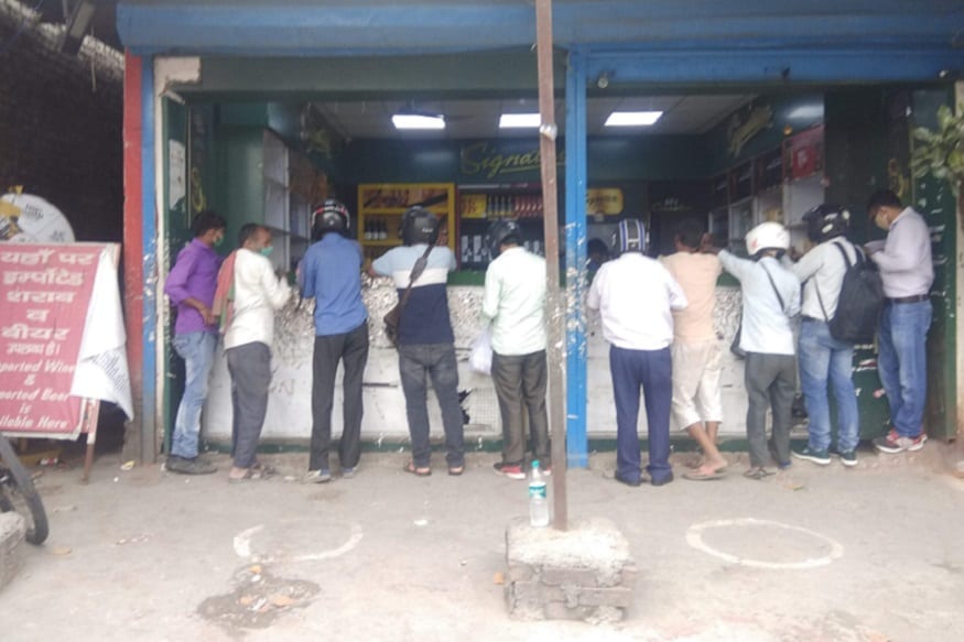 wine shop, aara ghar, dehradun, देहरादून के आराघर में शराब की दुकान ने तो रेट लिस्ट लगाने की ज़रूरत भी नहीं समझी. शिकायत करने पर ज़िला आबकारी अधिकारी चुप्पी साध गए.