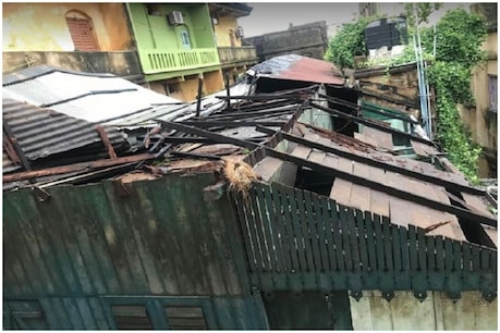 Super Cyclone Amphan:तूफानी हवाओं में सड़क पर यूं पलट गए बड़े ट्रक, VIDEO