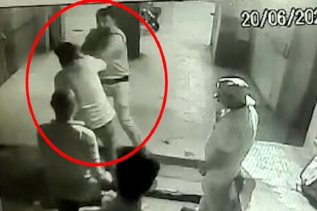 रीवा : आरक्षक की गुंडागर्दी का CCTV फुटेज हुआ Viral, एसपी ने फौरन किया सस्पेंड रीवा : आरक्षक की गुंडागर्दी का CCTV फुटेज हुआ Viral, एसपी ने फौरन किया सस्पेंड