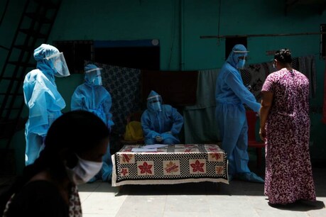 देश की राजधानी दिल्ली में पिछले 24 घंटे के अंदर कोरोना (Coronavirus) के 110 मरीजों की जान चली गई.
