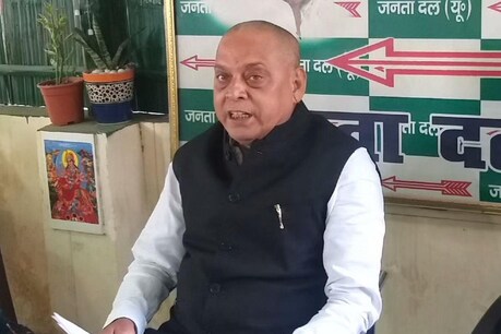 CM नीतीश के मंत्री ने RJD पर कसा तंज, बोले- बिहार में मानसून आने के साथ गायब न हो जाएं तेजस्वी CM नीतीश के मंत्री ने RJD पर कसा तंज, बोले- बिहार में मानसून आने के साथ गायब न हो जाएं तेजस्वी