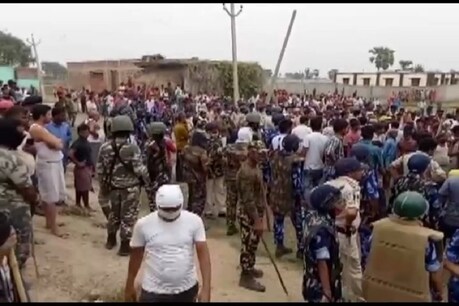 गया: उपद्रवियों ने पुलिस की गाड़ी पर किया पथराव तो करनी पड़ी हवाई फायरिंग गया: उपद्रवियों ने पुलिस की गाड़ी पर किया पथराव तो करनी पड़ी हवाई फायरिंग