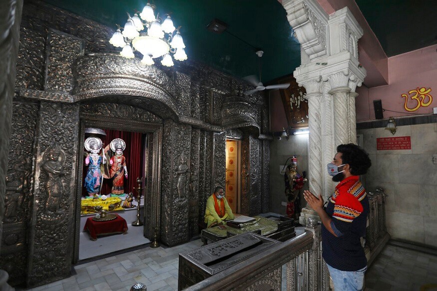 Opinion: मॉल और पूजास्थल खुलने के बाद सुरक्षा को लेकर बढ़ी चुनौती Opinion: मॉल और पूजास्थल खुलने के बाद सुरक्षा को लेकर बढ़ी चुनौती