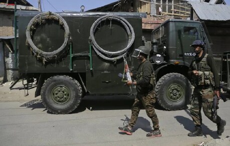 India-China Tension: LAC पर झड़प के बाद तीनों सेना हाई अलर्ट पर, आर्मी के कंट्रोल में आ सकती है ITBP India-China Tension: LAC पर झड़प के बाद तीनों सेना हाई अलर्ट पर, आर्मी के कंट्रोल में आ सकती है ITBP