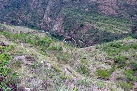 मंडी में दर्दनाक हादसा, 400 मीटर खाई में गिरी कार, गर्भवती और मामा-भांजे की मौत मंडी में दर्दनाक हादसा, 400 मीटर खाई में गिरी कार, गर्भवती और मामा-भांजे की मौत