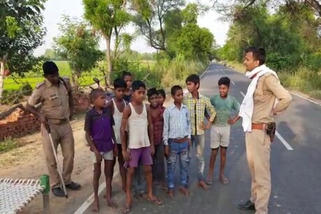 Video: जवानों की शहादत की बात सुन बच्चों का खौला खून, चीन से लड़ने चल पड़े बॉर्डर की ओर! Video: जवानों की शहादत की बात सुन बच्चों का खौला खून, चीन से लड़ने चल पड़े बॉर्डर की ओर!