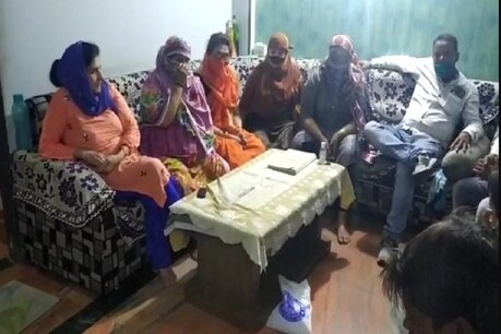 Crime : शॉपिंग के लिए निकलती थीं महिलाएं और बुटीक में बैठकर खेलती थीं जुआ.... Crime : शॉपिंग के लिए निकलती थीं महिलाएं और बुटीक में बैठकर खेलती थीं जुआ....