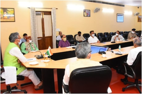 उत्तराखंडः आज से खुलेंगे धार्मिक स्थल और मॉल-होटल, चारधाम यात्रा पर हुआ ये फैसला उत्तराखंडः आज से खुलेंगे धार्मिक स्थल और मॉल-होटल, चारधाम यात्रा पर हुआ ये फैसला