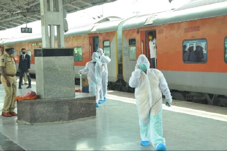 स्वास्थ्य मंत्रालय ने रेलवे में बनाए गए कोविड केयर कोचों के लिए जारी की SOP स्वास्थ्य मंत्रालय ने रेलवे में बनाए गए कोविड केयर कोचों के लिए जारी की SOP