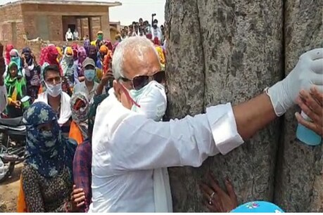 Dausa: किसानों की हुंकार, सरकार बाजार भाव से दे मुआवजा, अन्यथा नहीं बनने दिया जाएगा दिल्ली-मुंबई एक्सप्रेस-वे Dausa: किसानों की हुंकार, सरकार बाजार भाव से दे मुआवजा, अन्यथा नहीं बनने दिया जाएगा दिल्ली-मुंबई एक्सप्रेस-वे