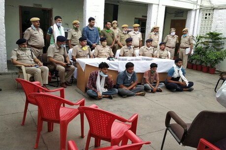 10 वर्षों के वफादार ड्राइवर ने मालिक से लूटे ₹40 लाख, इन नौकरों ने भी दिया साथ 10 वर्षों के वफादार ड्राइवर ने मालिक से लूटे ₹40 लाख, इन नौकरों ने भी दिया साथ