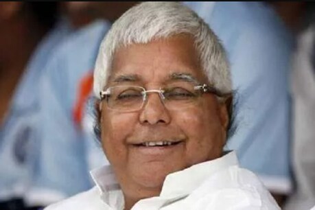 राजद सुप्रीमो लालू प्रसाद बहुचर्चित चारा घोटाला मामले में सजा काट रहे हैं. लालू प्रसाद 15 से ज्यादा बीमारियों से पीड़ित हैं. (फाइल फोटो)