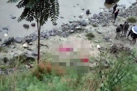शिमला: रोहड़ू में लापता 2 युवतियों में से एक की लाश पब्बर नदी किनारे मिली शिमला: रोहड़ू में लापता 2 युवतियों में से एक की लाश पब्बर नदी किनारे मिली
