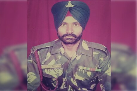 लद्दाख बॉर्डर पर घायल सैनिक के पिता के बयान पर राजनीति तेज, विवादों से बचने के लिए गायब हुआ परिवार लद्दाख बॉर्डर पर घायल सैनिक के पिता के बयान पर राजनीति तेज, विवादों से बचने के लिए गायब हुआ परिवार