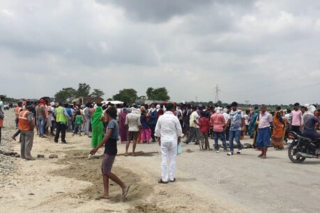 आजमगढ़ में मनरेगा मजदूरों की पिटाई, बीजेपी जिलाध्यक्ष के बेटे समेत 5 पर FIR आजमगढ़ में मनरेगा मजदूरों की पिटाई, बीजेपी जिलाध्यक्ष के बेटे समेत 5 पर FIR