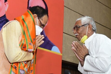 MP: उपचुनाव से पहले कांग्रेस को तगड़ा झटका, BJP में शामिल हुए 300 से ज्यादा कार्यकर्ता MP: उपचुनाव से पहले कांग्रेस को तगड़ा झटका, BJP में शामिल हुए 300 से ज्यादा कार्यकर्ता