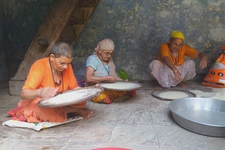 UP: वाराणसी में एक ऐसा 'नेपाली मंदिर' जहां मौत मांगने आते हैं लोग